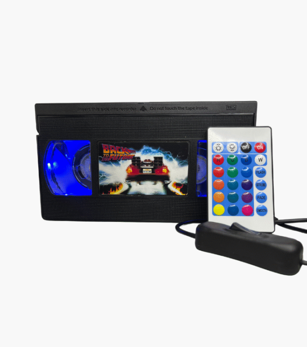 Lámpara VHS Regreso al Futuro con mando LED – regalo original para gamers